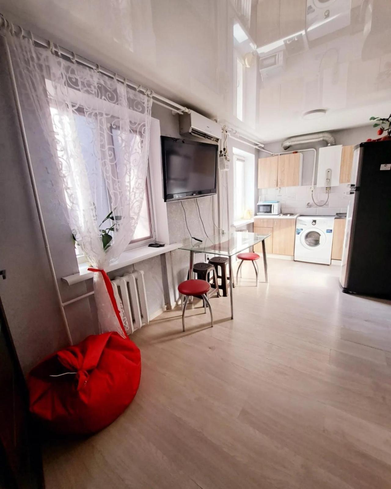 студия 2 комнаты в центре города Apartment